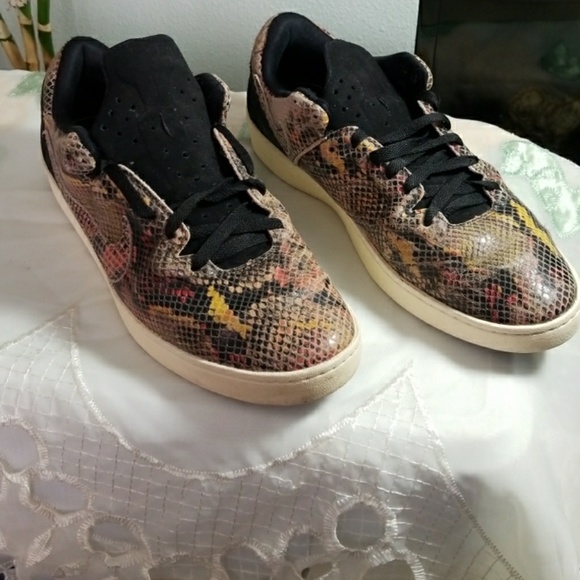 kobe bryant snakeskin shoes